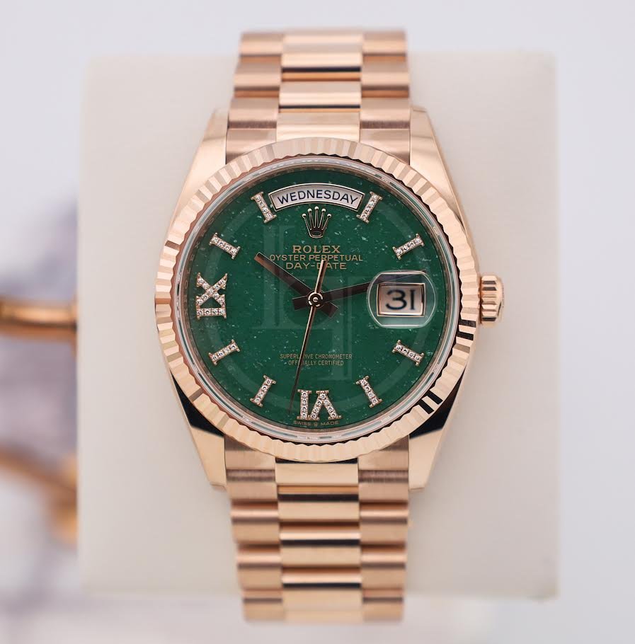 0_4d94a0d5-5dbe-4ede-a814-318c66881e98.jpg Rolex Day-Date 36 mm President Rose Gold Green Aventurine Diamond Dial Fluted Bezel - 128235 - Image 1