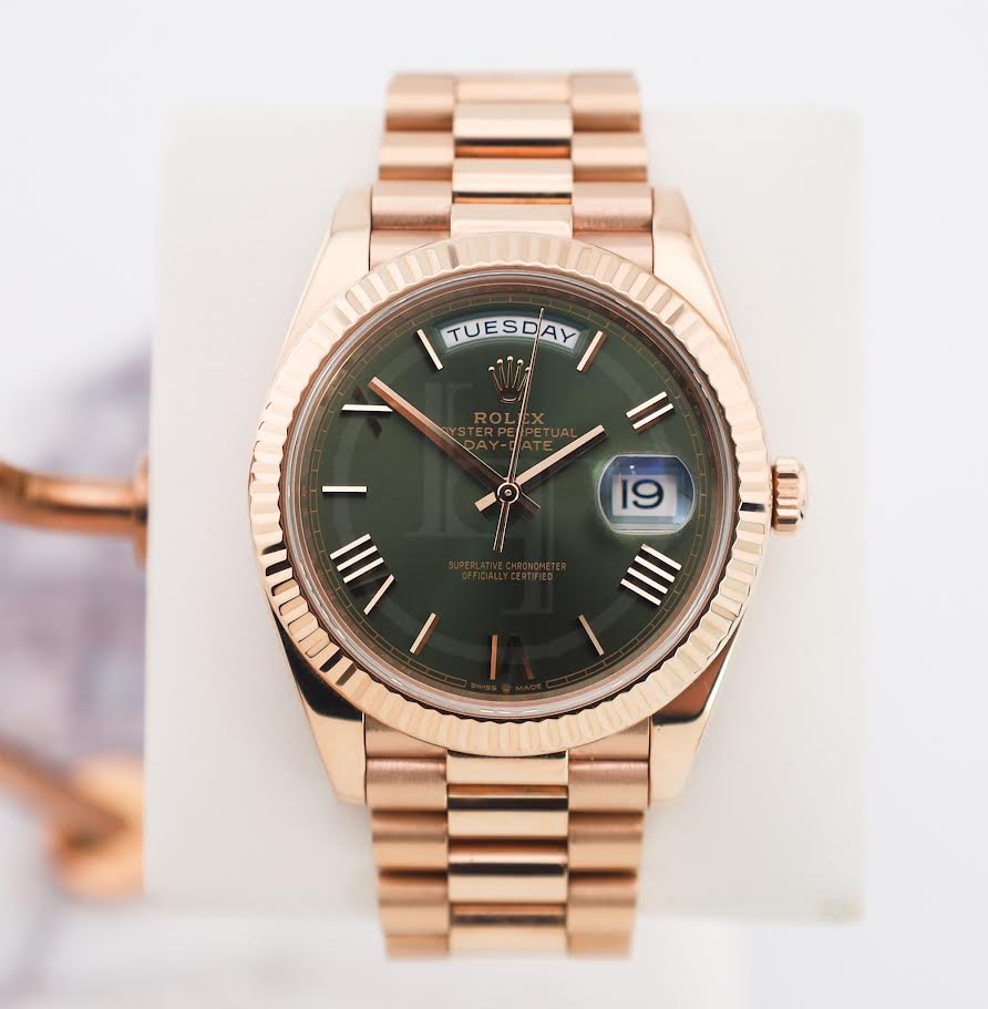 0_4ff47bd0-be11-4a28-b610-4132e225e605.jpg Rolex Day-Date 40 Rose Gold Olive Green Roman Dial & Fluted Bezel President Bracelet 228235 - - Image 1