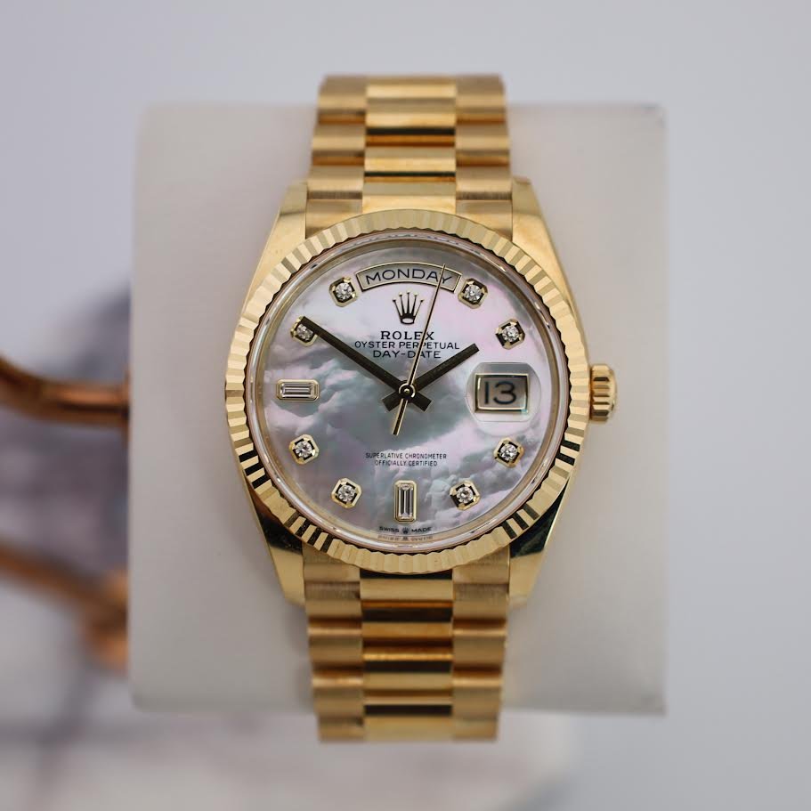 0_7431aa4d-d137-4775-9434-1941dde6c30a.jpg Rolex Yellow Gold Day-Date 36 Watch - Fluted Bezel - Mother-of-Pearl Diamond Dial - President Bracelet - 128238 mdp - 图片 1